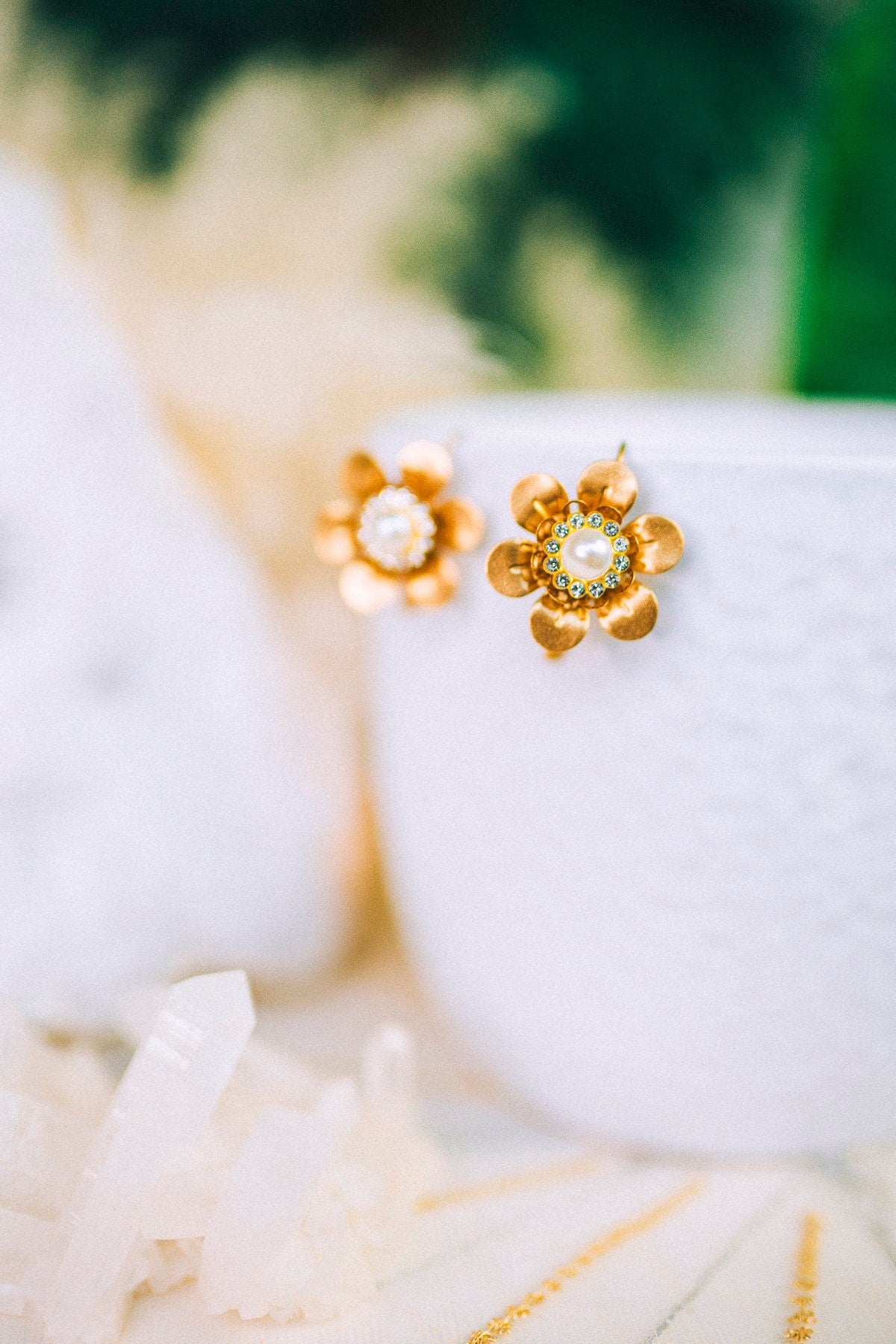 Flower earrings Festival earrings Gold earrings Summer earrings Flower jewellery Wedding accessories Beige earrings Bridal earrings Boho