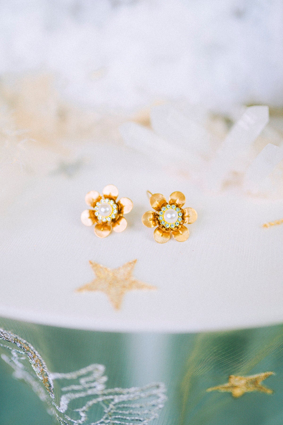 Flower earrings Festival earrings Gold earrings Summer earrings Flower jewellery Wedding accessories Beige earrings Bridal earrings Boho