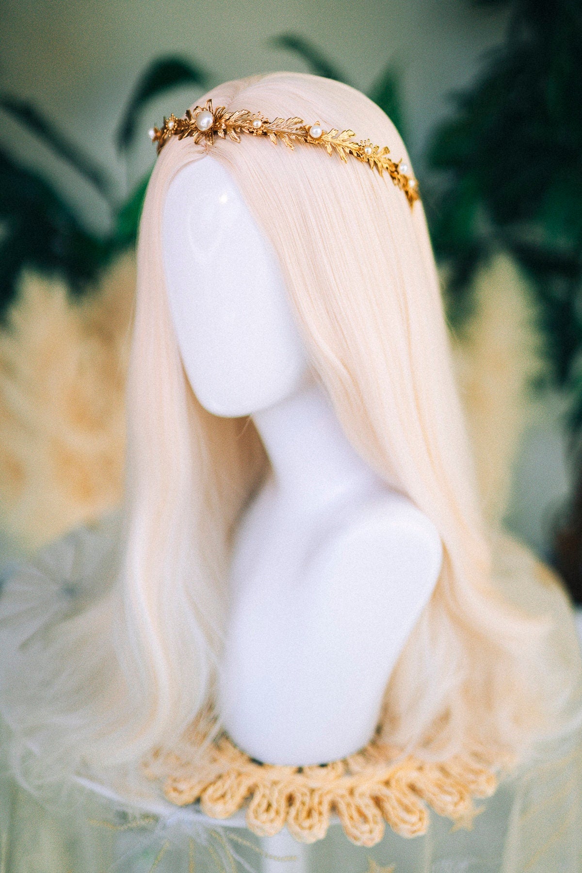 Gold Pearl Leaf Tiara, Elegant Bridal Headpiece with Pearls and Golden Leaves, Luxury Wedding Crown for Brides Festivals Special Events