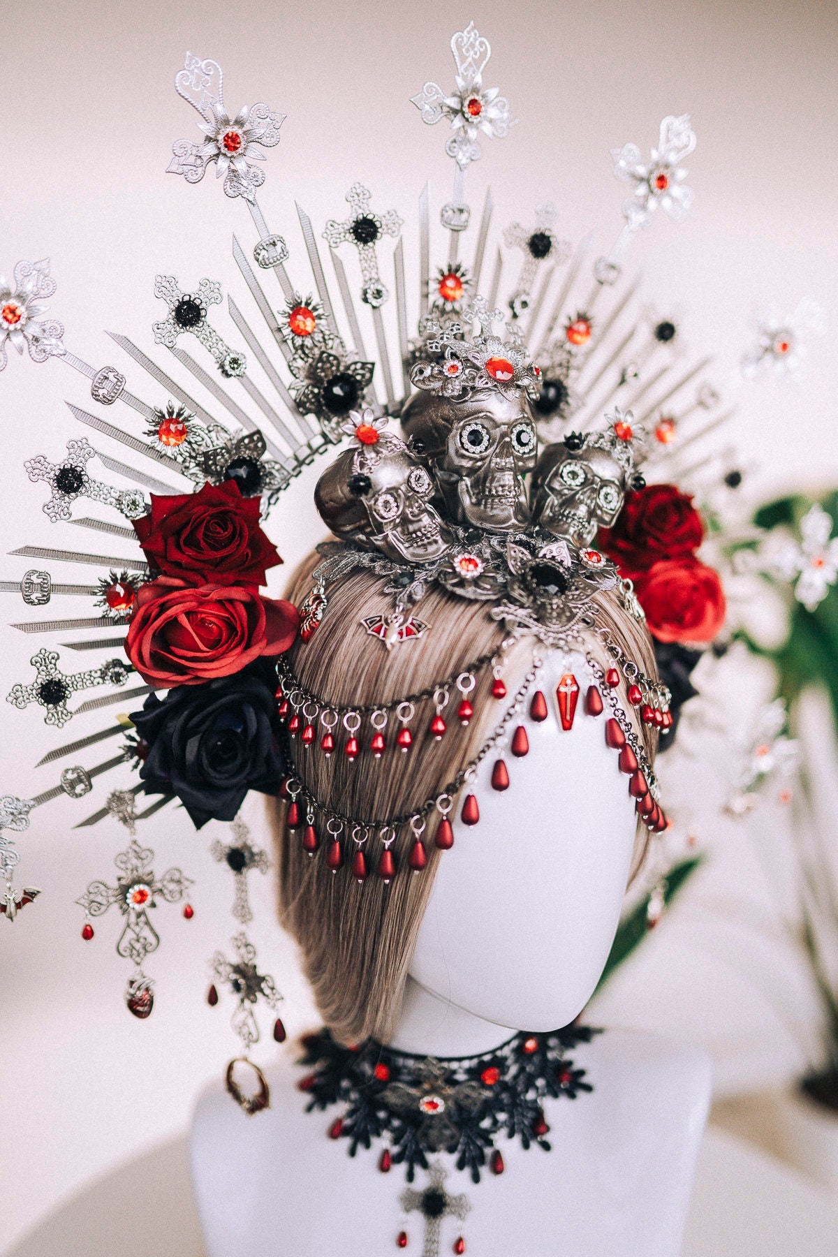 Vampire Queen Crown, Gothic Red Black Skull Headpiece, Halo Crown for Halloween Costume, Necklace, Finger Claws, Vampire Costume Set,Dracula