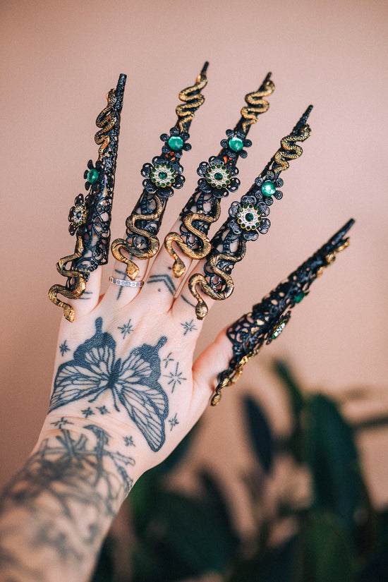 Medusa Crown, Snake Headpiece, Dark Goddess Tiara, Halloween Costume Halo, Serpent Headdress, Fantasy Look, Mythology Crown, Black Spikes