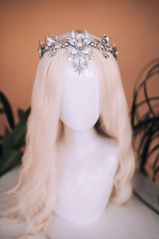 Celestial Silver Flower Tiara, Boho Bridal Crown, Goddess Wedding Headpiece, Pearl Fantasy Tiara, Handmade Star Crown