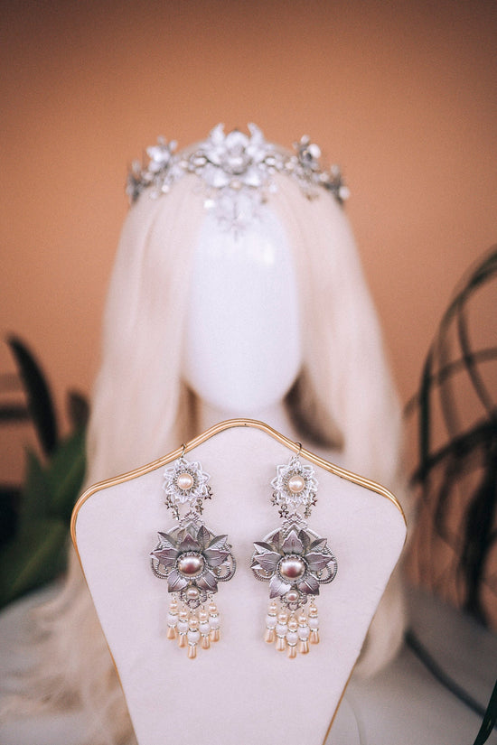 Romantic Flower earrings Gold earrings Celestial Earrings Floral earrings Jewellery Wedding accessories Festival fashion Bridal earrings