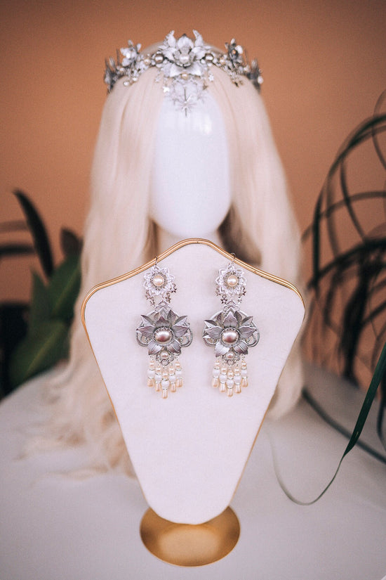 Romantic Flower earrings Gold earrings Celestial Earrings Floral earrings Jewellery Wedding accessories Festival fashion Bridal earrings