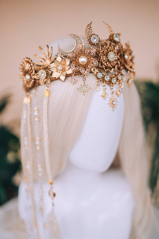 Celestial Goddess Crown, Boho Wedding Tiara, Gold Filigree Headpiece, Moon Sun Halo, Ethereal Festival Crown, Mystic Queen, Ritual Tiara