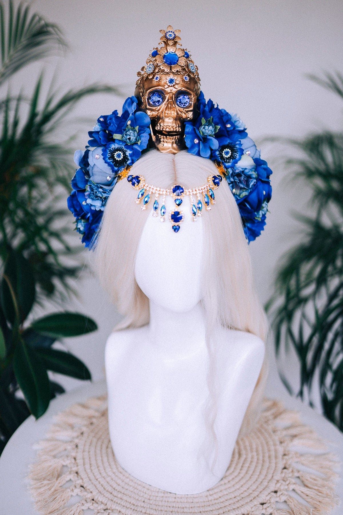 Majestic Blue Skull Crown, Gothic Headdress, Day of the Dead Headpiece, Royal Blue Festival Tiara, Halloween Skull Tiara, Blue Flower Crown
