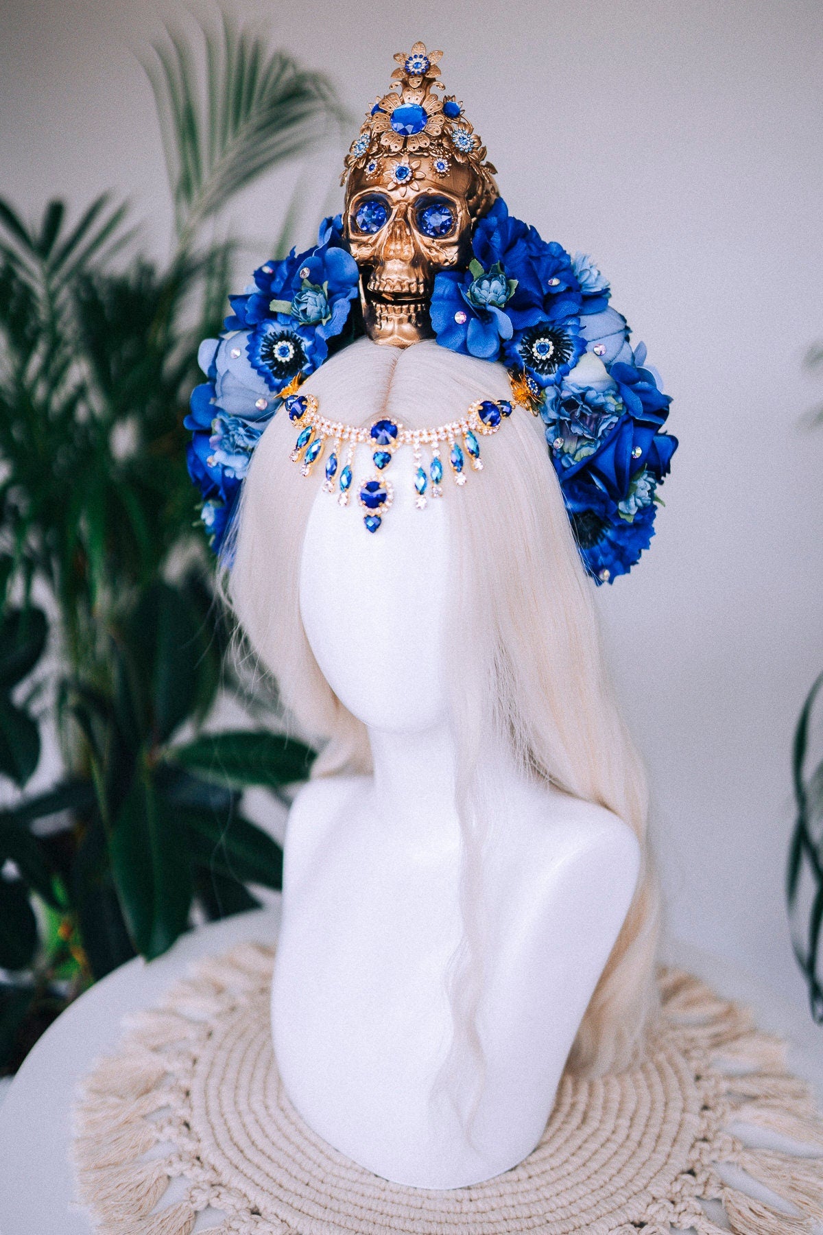 Majestic Blue Skull Crown, Gothic Headdress, Day of the Dead Headpiece, Royal Blue Festival Tiara, Halloween Skull Tiara, Blue Flower Crown