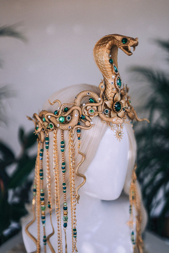 Gold Finger Claw 1 piece, Paw up, Halloween costume, Filigree Jewelry, Finger Jewelry, Medusa costume, Gothic, Medusa headpiece