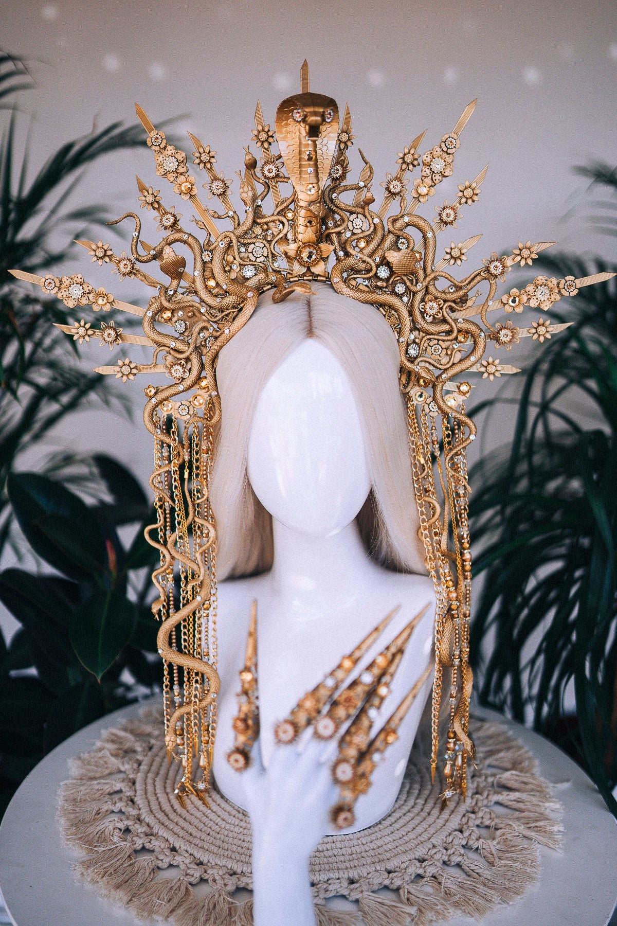 Gold Finger Claw 1 piece, Paw up, Halloween costume, Filigree Jewelry, Finger Jewelry, Medusa costume, Gothic, Medusa headpiece