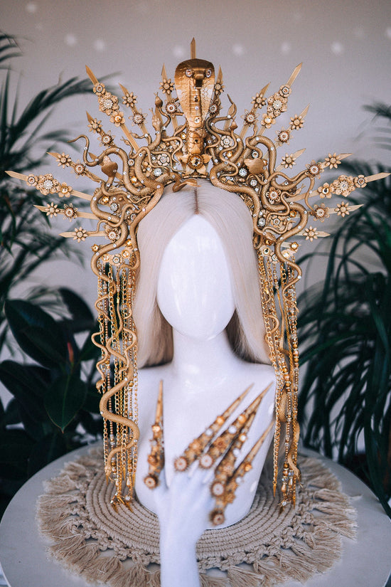 Gold Finger Claw 1 piece, Paw up, Halloween costume, Filigree Jewelry, Finger Jewelry, Medusa costume, Gothic, Medusa headpiece