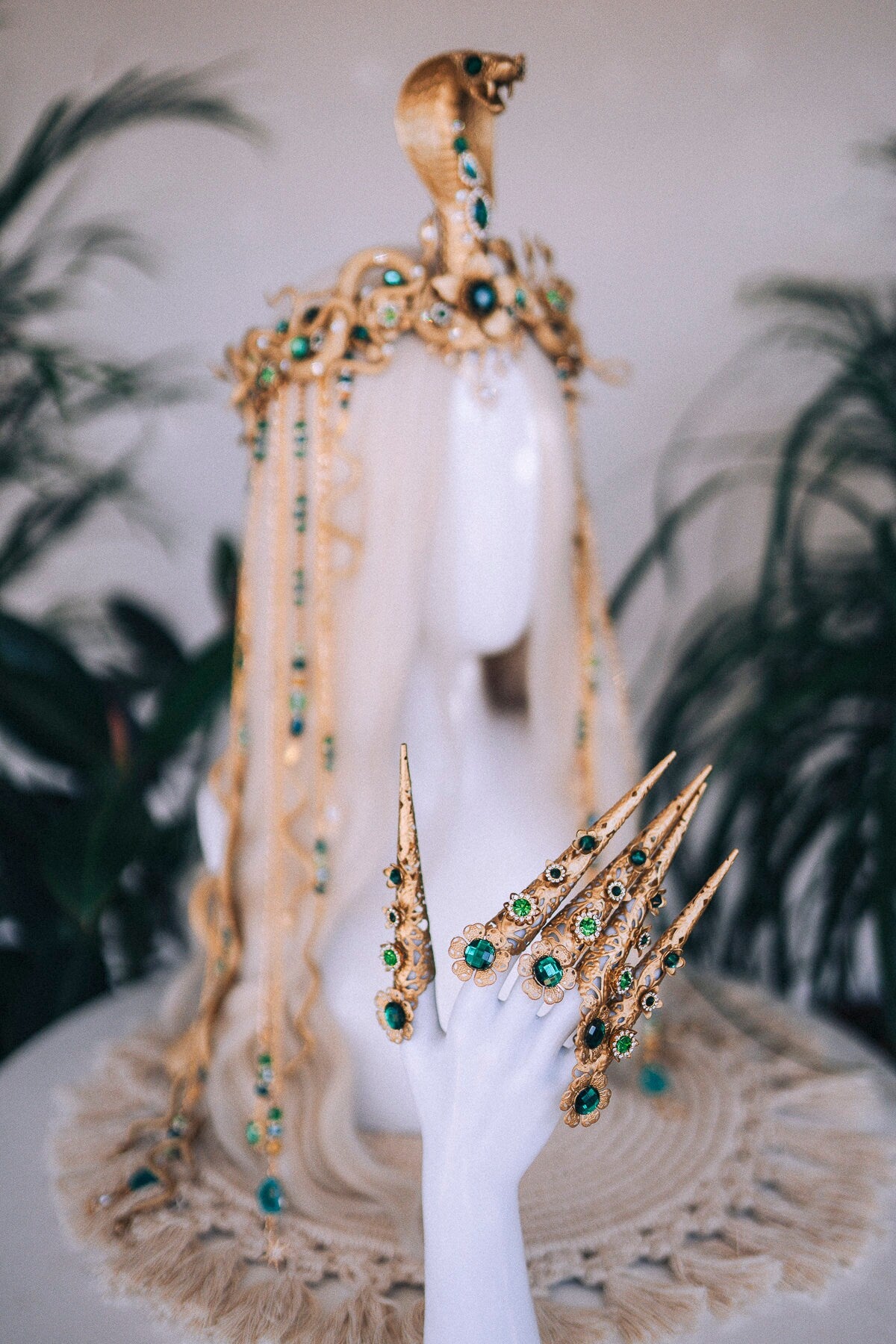 Gold Finger Claw 1 piece, Paw up, Halloween costume, Filigree Jewelry, Finger Jewelry, Medusa costume, Gothic, Medusa headpiece