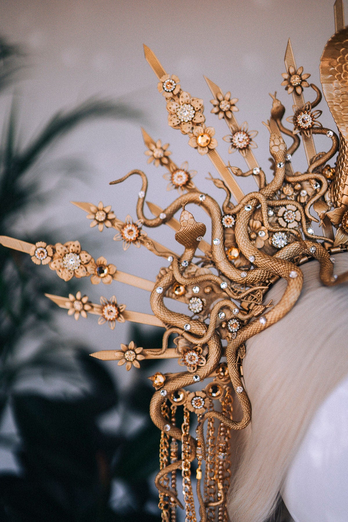 Gold Finger Claw 1 piece, Paw up, Halloween costume, Filigree Jewelry, Finger Jewelry, Medusa costume, Gothic, Medusa headpiece