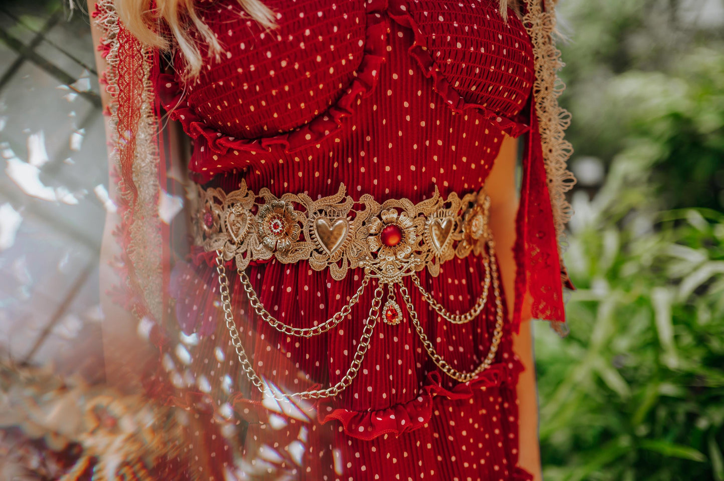 La Catrina Halo Crown, Gold Skull Crown, Red Rose Headdress, Day of the Dead Tiara, Floral Headpiece, Halloween Costume Accessory