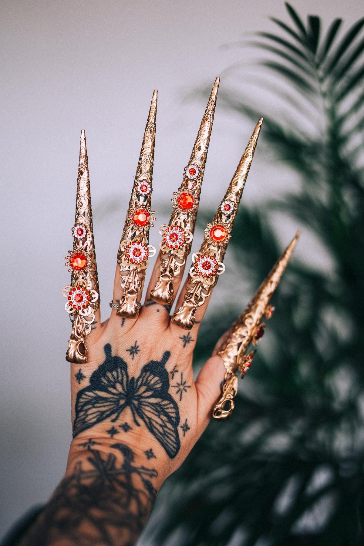 La Catrina Finger Claws, Gold Skull Rings, Red Rose Nail Jewelry, Día de los Muertos, Gothic Nail Armor, Statement Festival Accessories