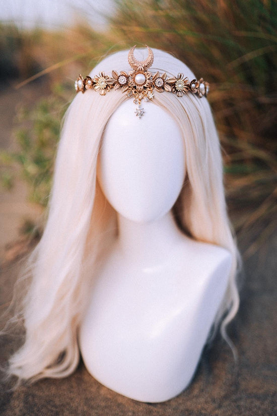 Romantic wedding tiara in gold