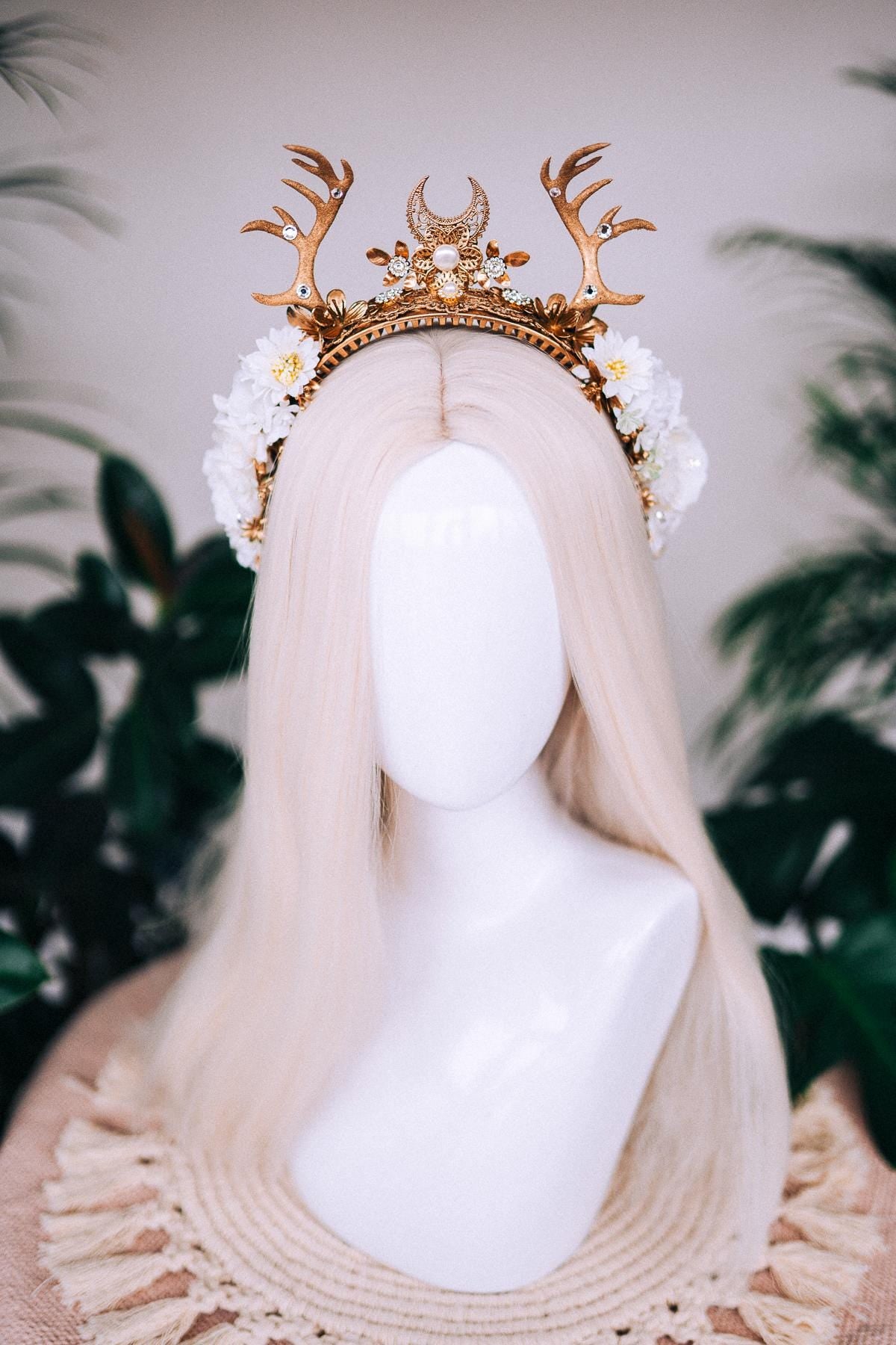 White deer flower crown, Flower crown with antlers, Gold boho crown, Deer costume Halloween, Reindeer crown, Fairy crown, Elf tiara