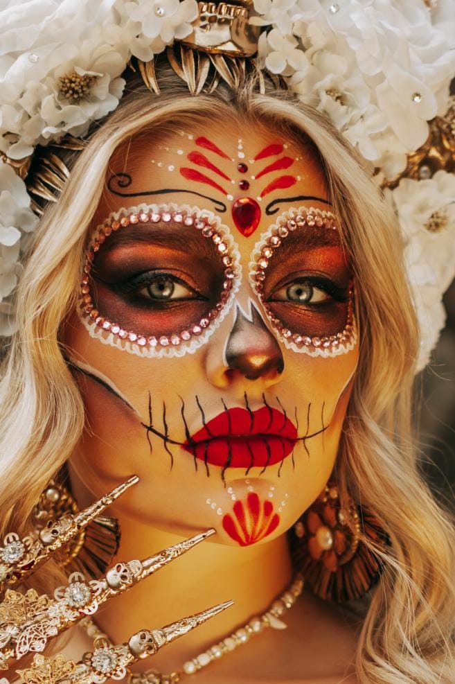 La Catrina White Flower Crown, Día De Los Muertos Headpiece, Sugar Skull Crown, Halloween Costume, Mexican Wedding Tiara, Gold Skull Halo