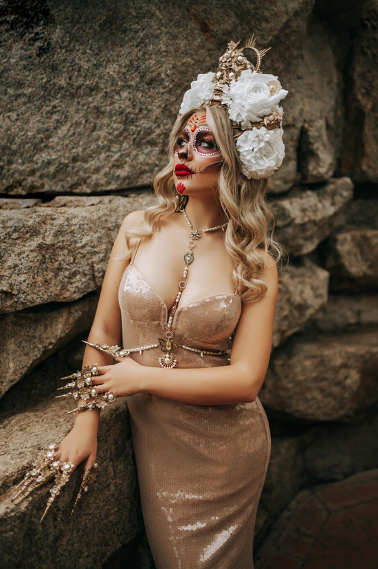 La Catrina White Flower Crown, Día De Los Muertos Headpiece, Sugar Skull Crown, Halloween Costume, Mexican Wedding Tiara, Gold Skull Halo