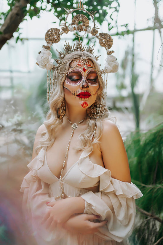 La Catrina White Gold Flower Crown, Día De Los Muertos, Bridal Halo, Mexican Headpiece, Sugar Skull, Festival Tiara, Handmade Costume