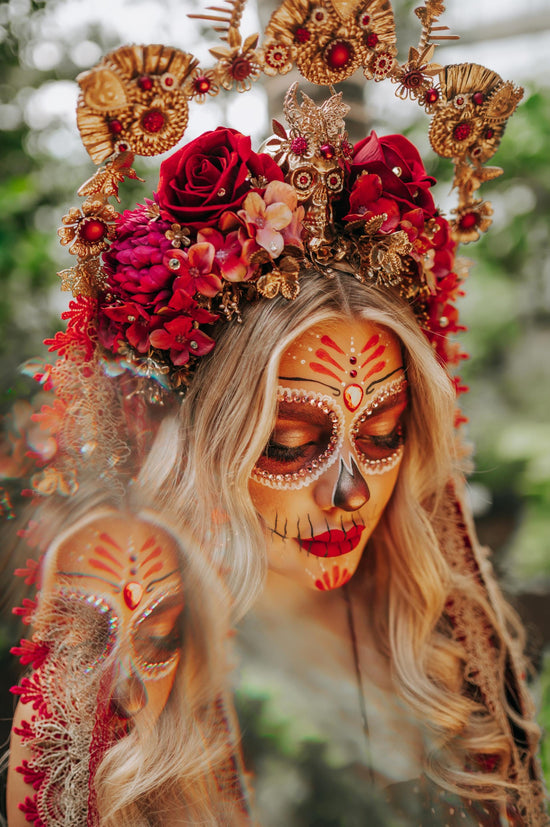 La Catrina Halo Crown, Gold Skull Crown, Red Rose Headdress, Day of the Dead Tiara, Floral Headpiece, Halloween Costume Accessory