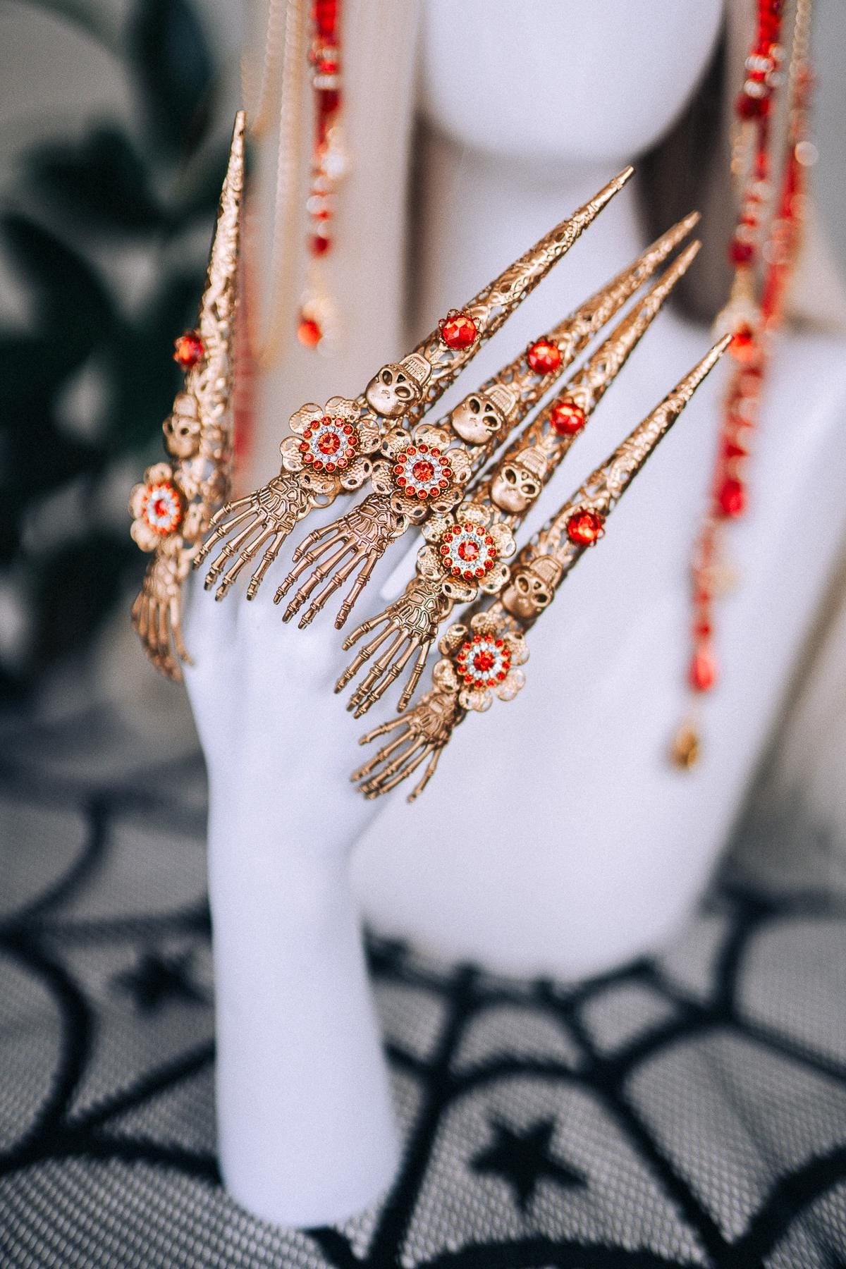 Golden Skull, Red Rose, Finger Claws, Dia de los Muertos, Gothic Nail Jewelry, Statement Nail Tips, Gold Filigree, Halloween Accessories