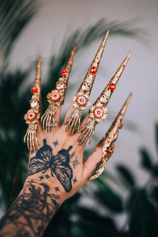 Golden Skull, Red Rose, Finger Claws, Dia de los Muertos, Gothic Nail Jewelry, Statement Nail Tips, Gold Filigree, Halloween Accessories