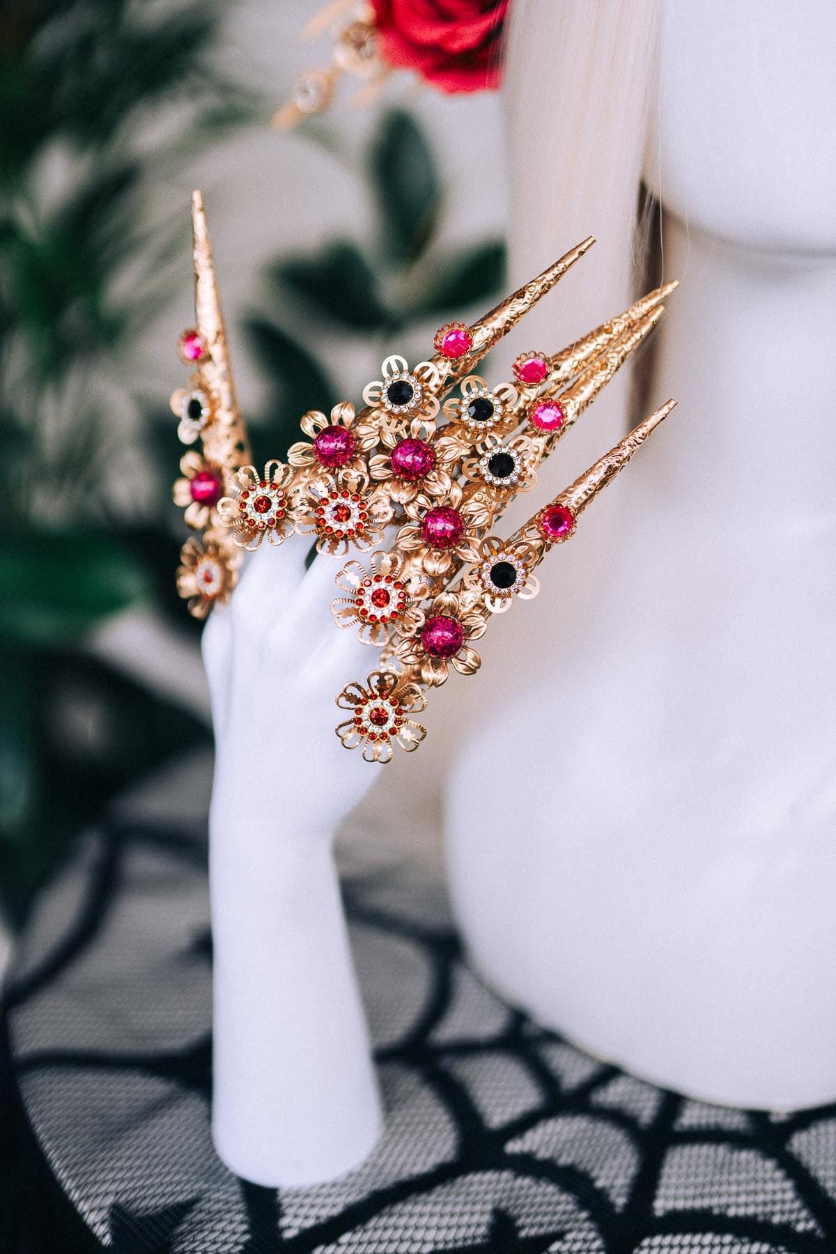 La Catrina Finger Claws, Gold Filigree Rings, Statement Nail Jewelry, Gothic Claw Rings, Festival Hand Accessories, Day of the Dead