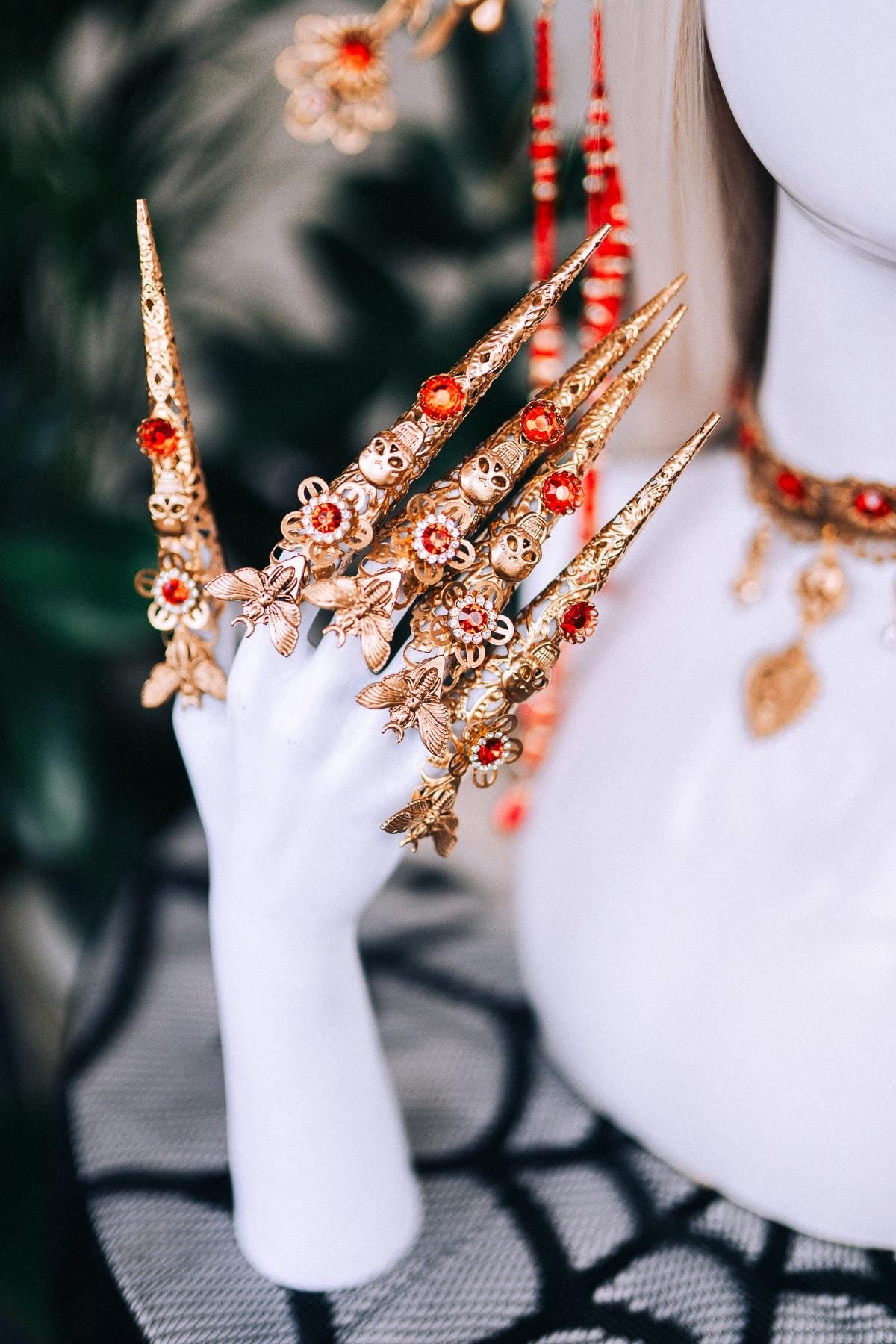 Golden Skull La Catrina Finger Claw, Dia de los Muertos, Gothic Ring, Red Crystal, Halloween Accessory, Festival Jewelry,Statement Nail Ring