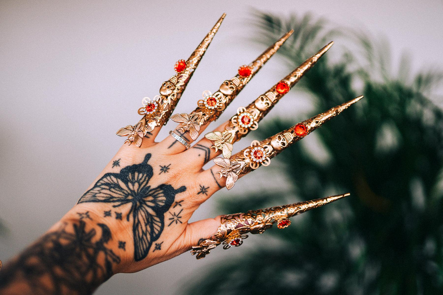 Golden Skull La Catrina Finger Claw, Dia de los Muertos, Gothic Ring, Red Crystal, Halloween Accessory, Festival Jewelry,Statement Nail Ring