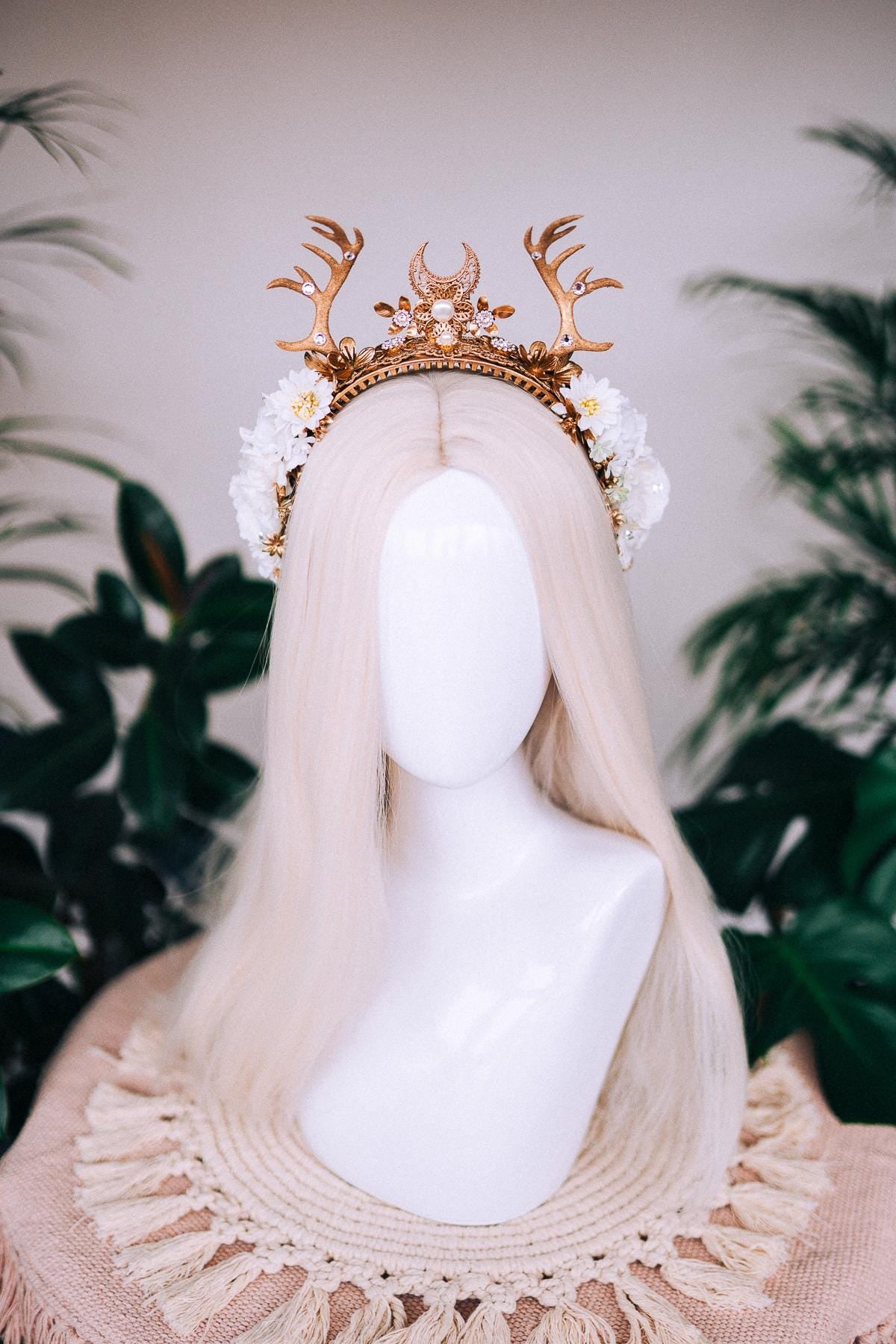 White deer flower crown, Flower crown with antlers, Gold boho crown, Deer costume Halloween, Reindeer crown, Fairy crown, Elf tiara