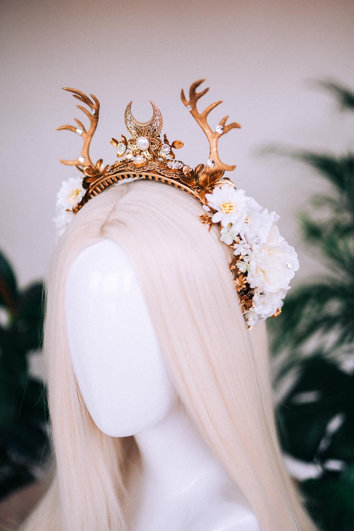 White deer flower crown, Flower crown with antlers, Gold boho crown, Deer costume Halloween, Reindeer crown, Fairy crown, Elf tiara