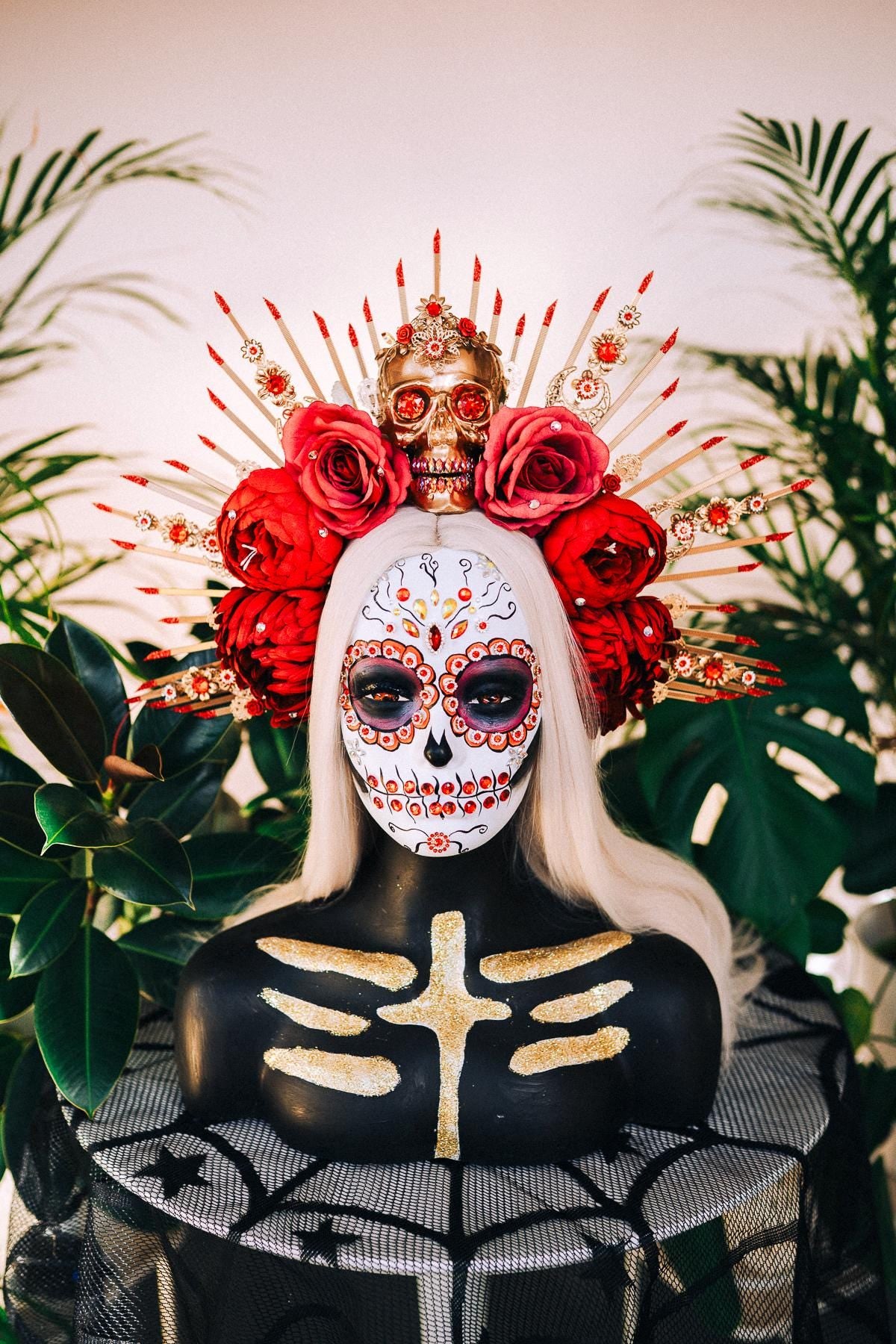 La Catrina Halo, Day of the Dead Crown, Skull Headdress, Red Rose Tiara, Sugar Skull Halo, Gold Headpiece,Halloween Crown,Dia de los Muertos