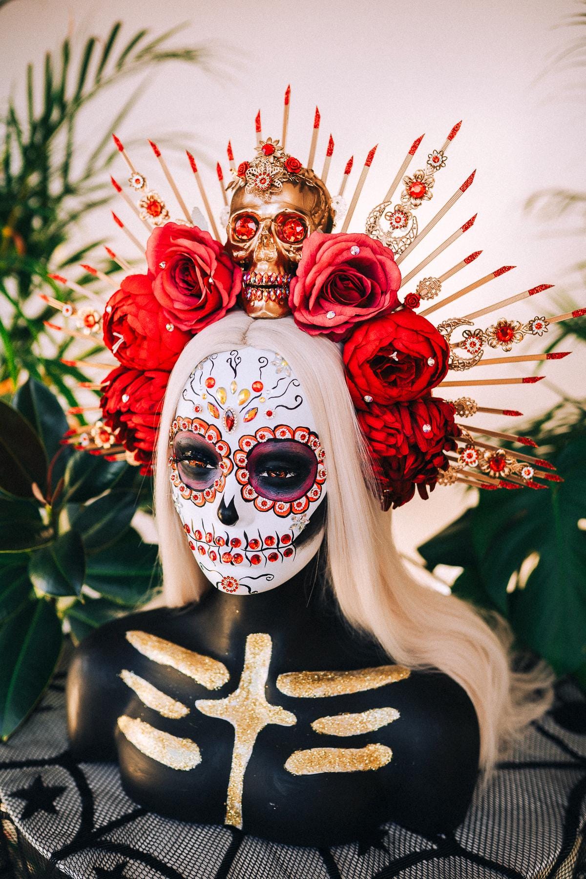 La Catrina Halo, Day of the Dead Crown, Skull Headdress, Red Rose Tiara, Sugar Skull Halo, Gold Headpiece,Halloween Crown,Dia de los Muertos