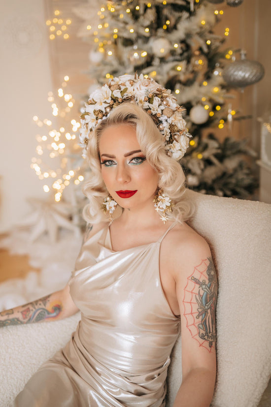 White Christmas party earrings, Winter photo pops, Romantic flower earrings, Flower earrings, Wedding jewelry, Bridal earrings, Winter photo