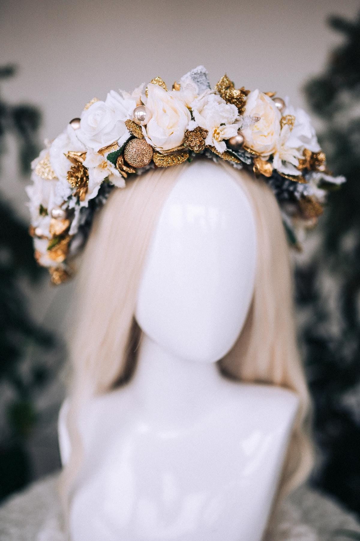 White Christmas party earrings, Winter photo pops, Romantic flower earrings, Flower earrings, Wedding jewelry, Bridal earrings, Winter photo