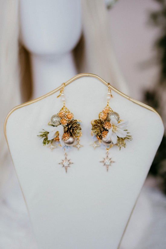 White Christmas party earrings, Winter photo pops, Romantic flower earrings, Flower earrings, Wedding jewelry, Bridal earrings, Winter photo