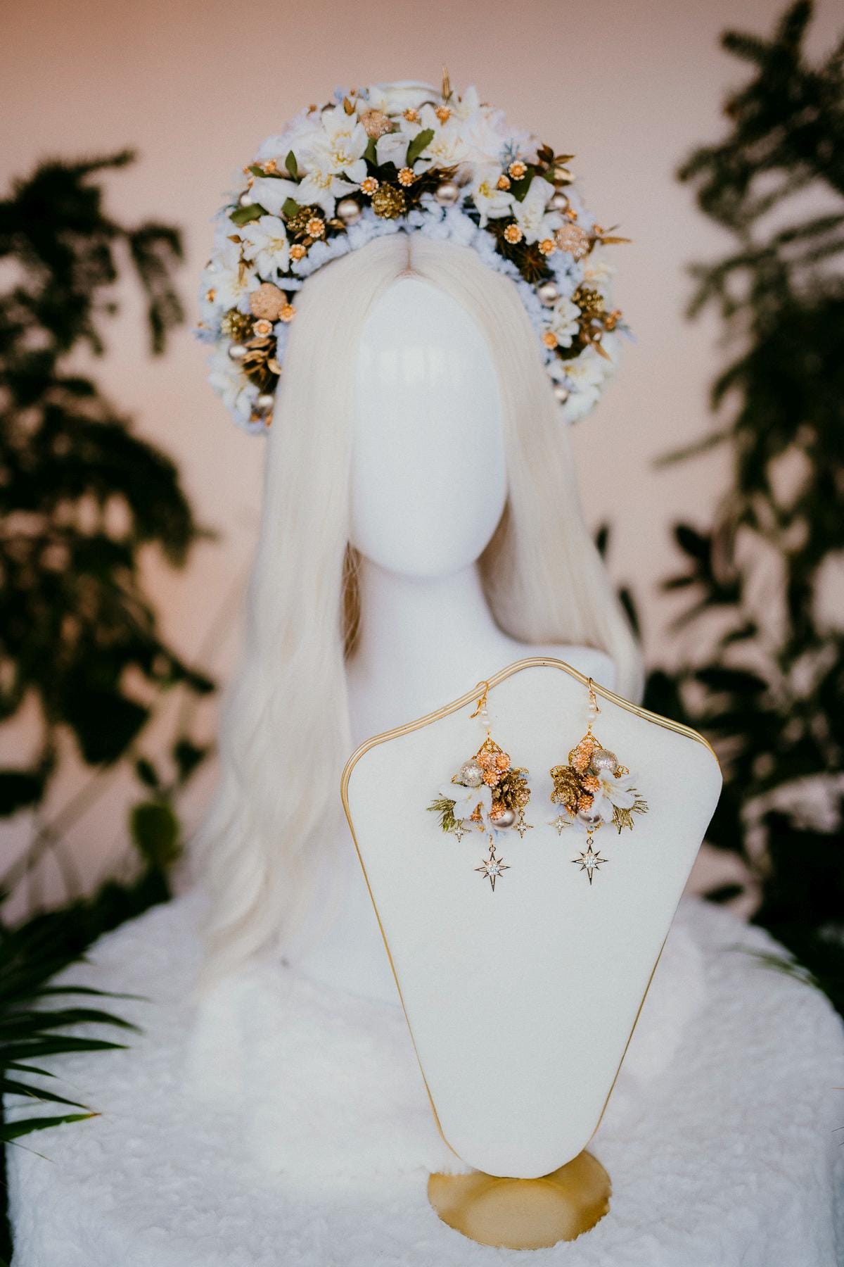 White Christmas party earrings, Winter photo pops, Romantic flower earrings, Flower earrings, Wedding jewelry, Bridal earrings, Winter photo