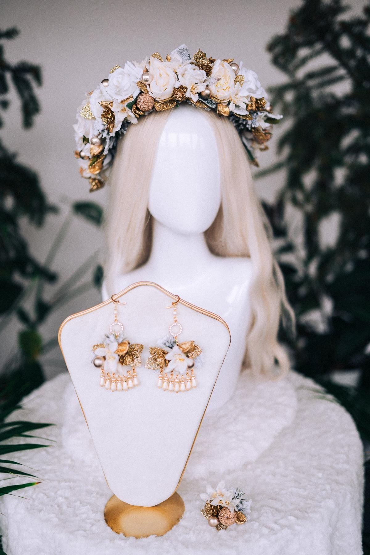 White Christmas party earrings, Winter photo pops, Romantic flower earrings, Flower earrings, Wedding jewelry, Bridal earrings, Winter photo