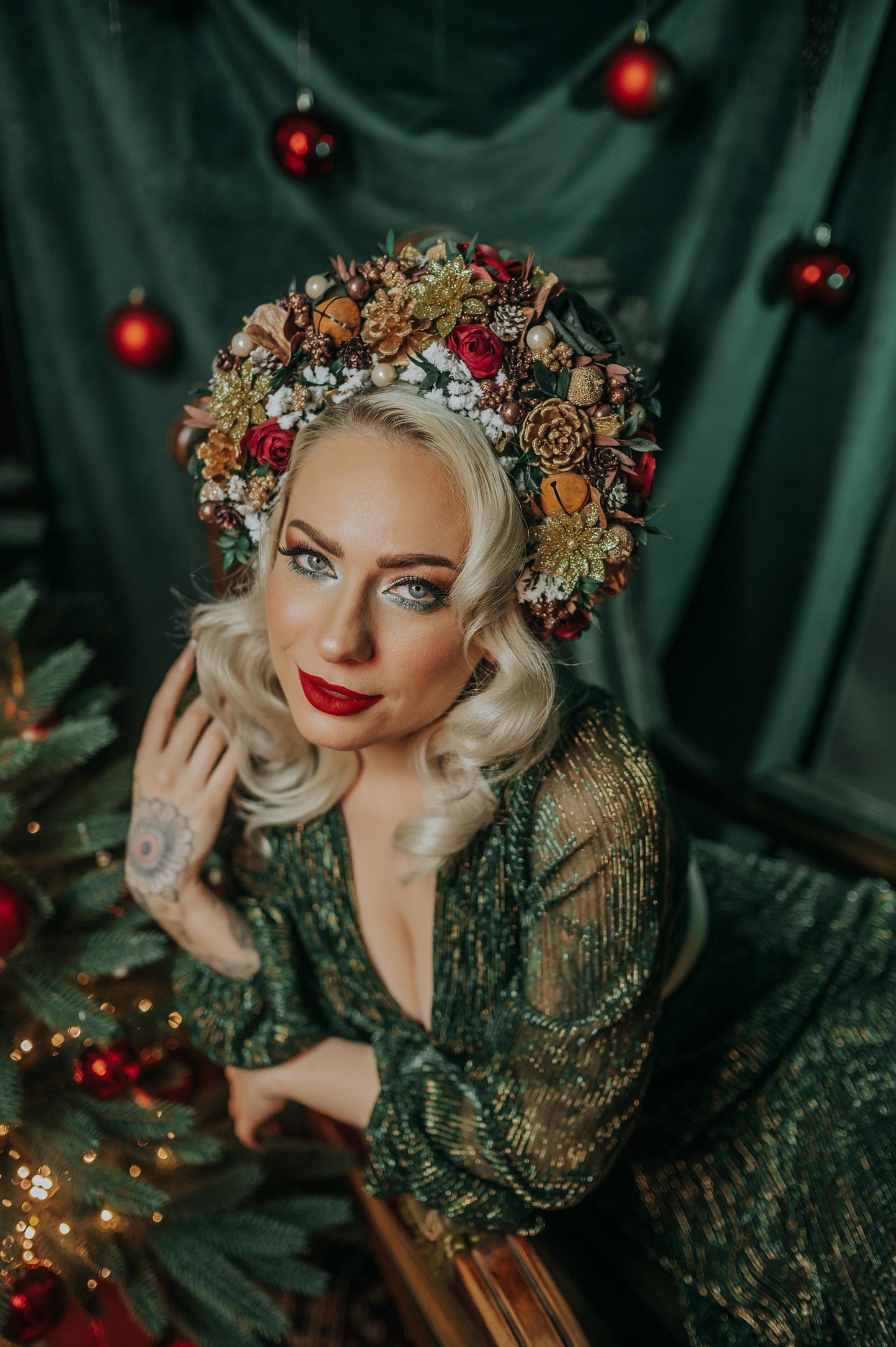 Christmas wedding headband, Christmas party headband, Christmas flower crown, Winter flower crown, Christmas headband, Winter birdal crown