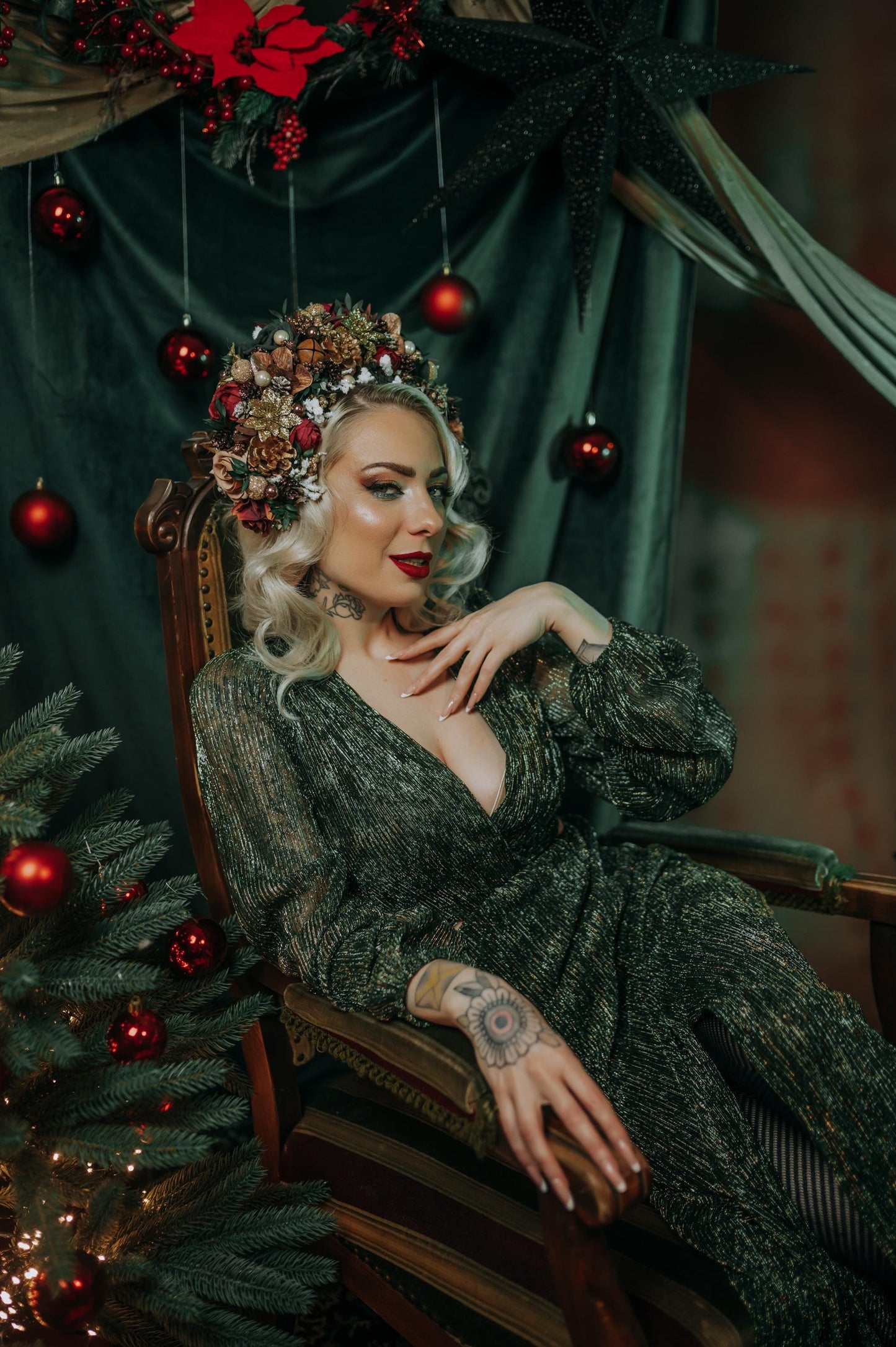 Christmas wedding headband, Christmas party headband, Christmas flower crown, Winter flower crown, Christmas headband, Winter birdal crown