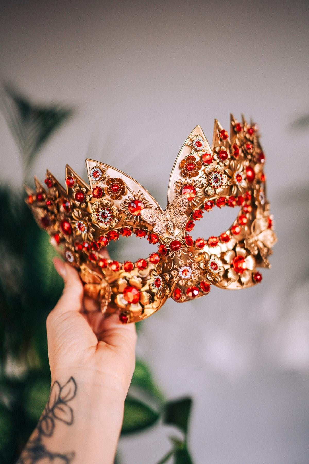 Venetian Floral Hairpins, Elegant Gold Hair Accessories with Red Flowers, Luxury Hair Clips for Balls, Festivals & Costume Events