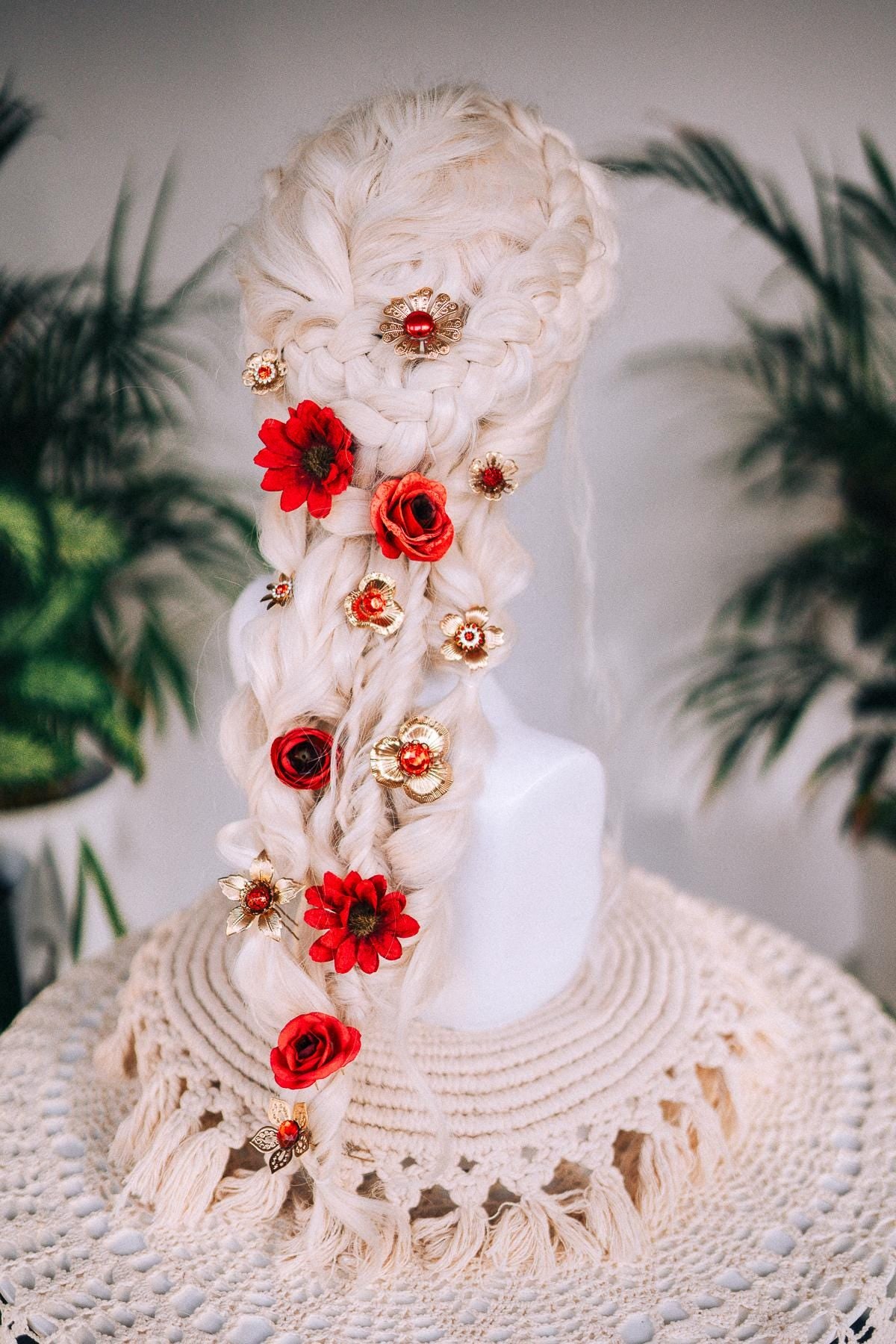 Venetian Gold Masquerade Mask, Luxury Mask with Red Crystals, Elegant Carnival Accessory for Balls, Festivals, Costume Events, Venetian mask