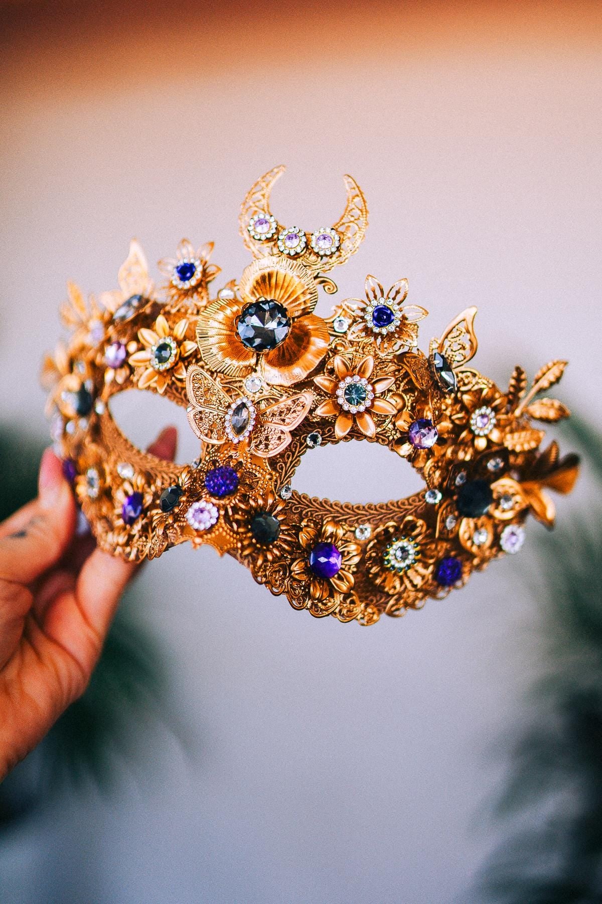 Butterfly Masquerade Mask, Elegant Gold Mask with Crystals and Butterflies for Masquerade Balls, Weddings, Festivals & Costume Events