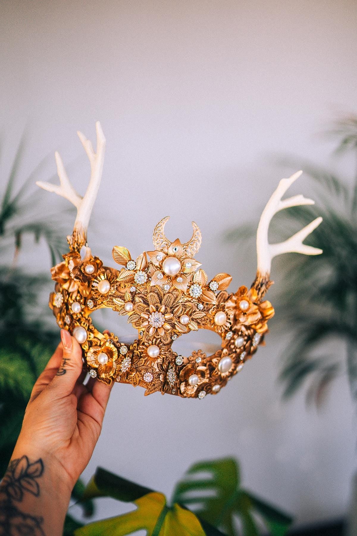Golden Antler Mask, Venetian Masquerade Mask, Antler Pearl Mask, Elegant Gold Mask, Floral Wedding Mask, Carnival Antler Mask, Venetian Mask