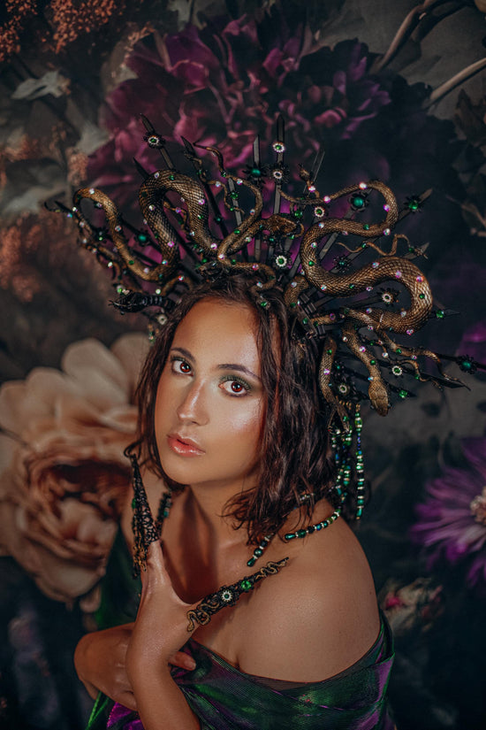 Medusa Crown, Snake Headpiece, Dark Goddess Tiara, Halloween Costume Halo, Serpent Headdress, Fantasy Look, Mythology Crown, Black Spikes