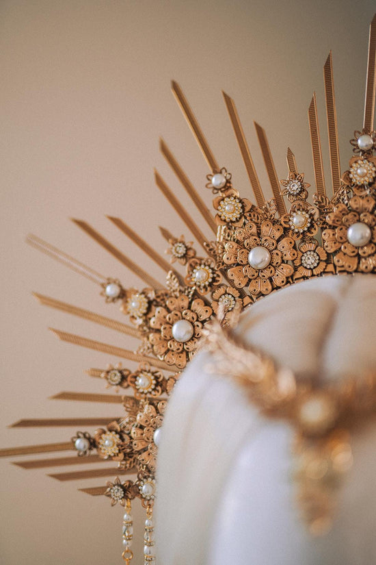 Radiant Sun Halo Crown, Gold Headpiece, Celestial Goddess Crown, Boho Festival Crown, Bridal Halo, Costume Headpiece, Divine Sun Crown