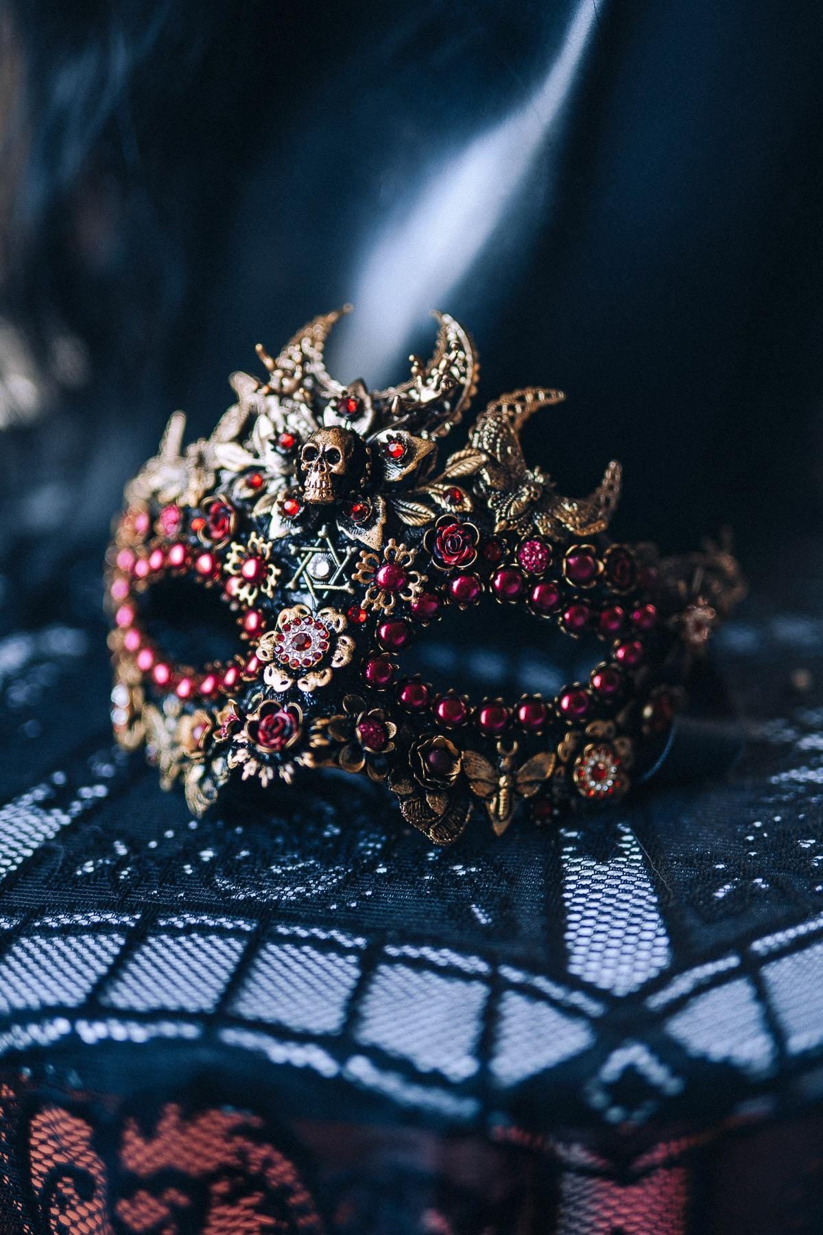 Gothic Morticia Addams Mask Red Crystal Skull Dark Queen Halloween Masquerade Mask