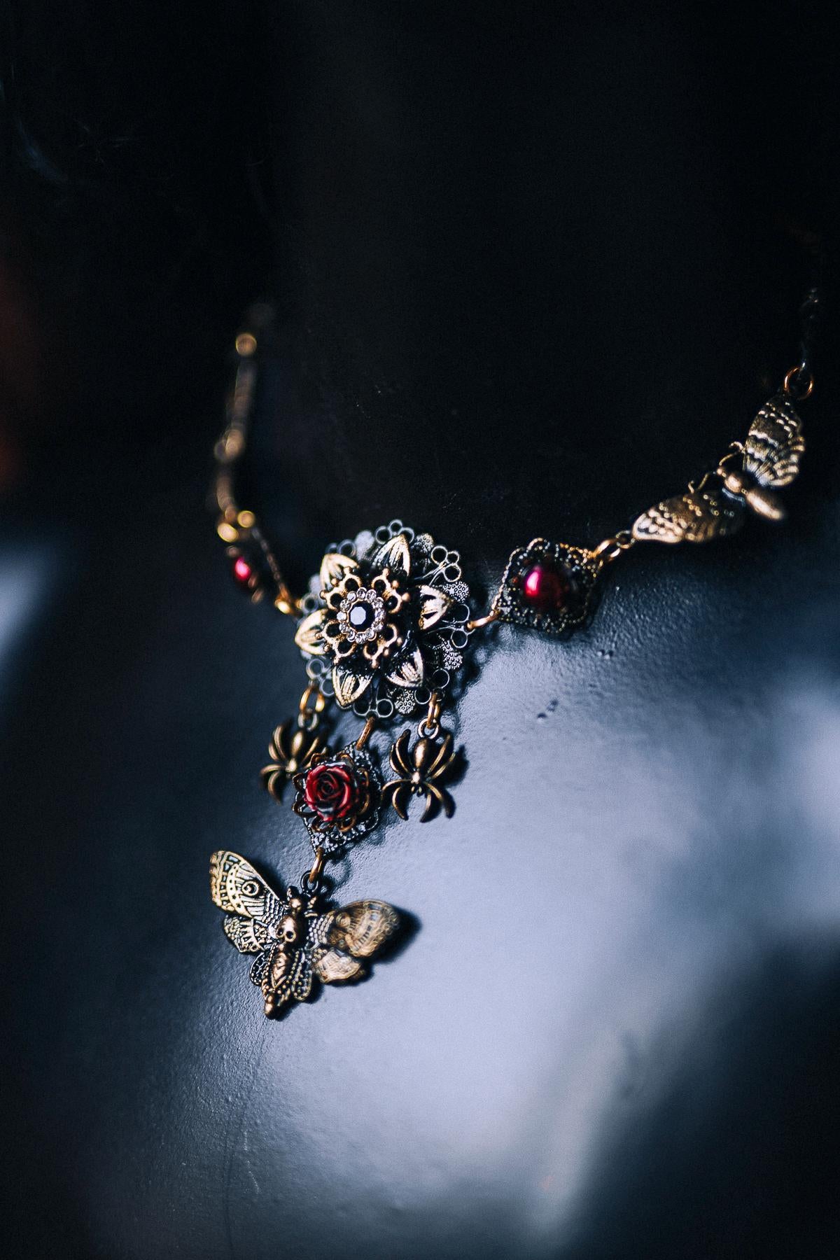 Gothic Morticia Addams Choker Black Red Gold Necklace Dark Queen Halloween Jewelry