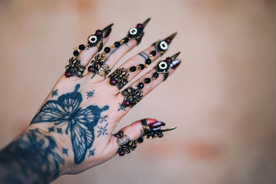 Gothic Morticia Addams Finger Claws Black Gold Red Crystal Dark Queen Halloween Costume Accessories