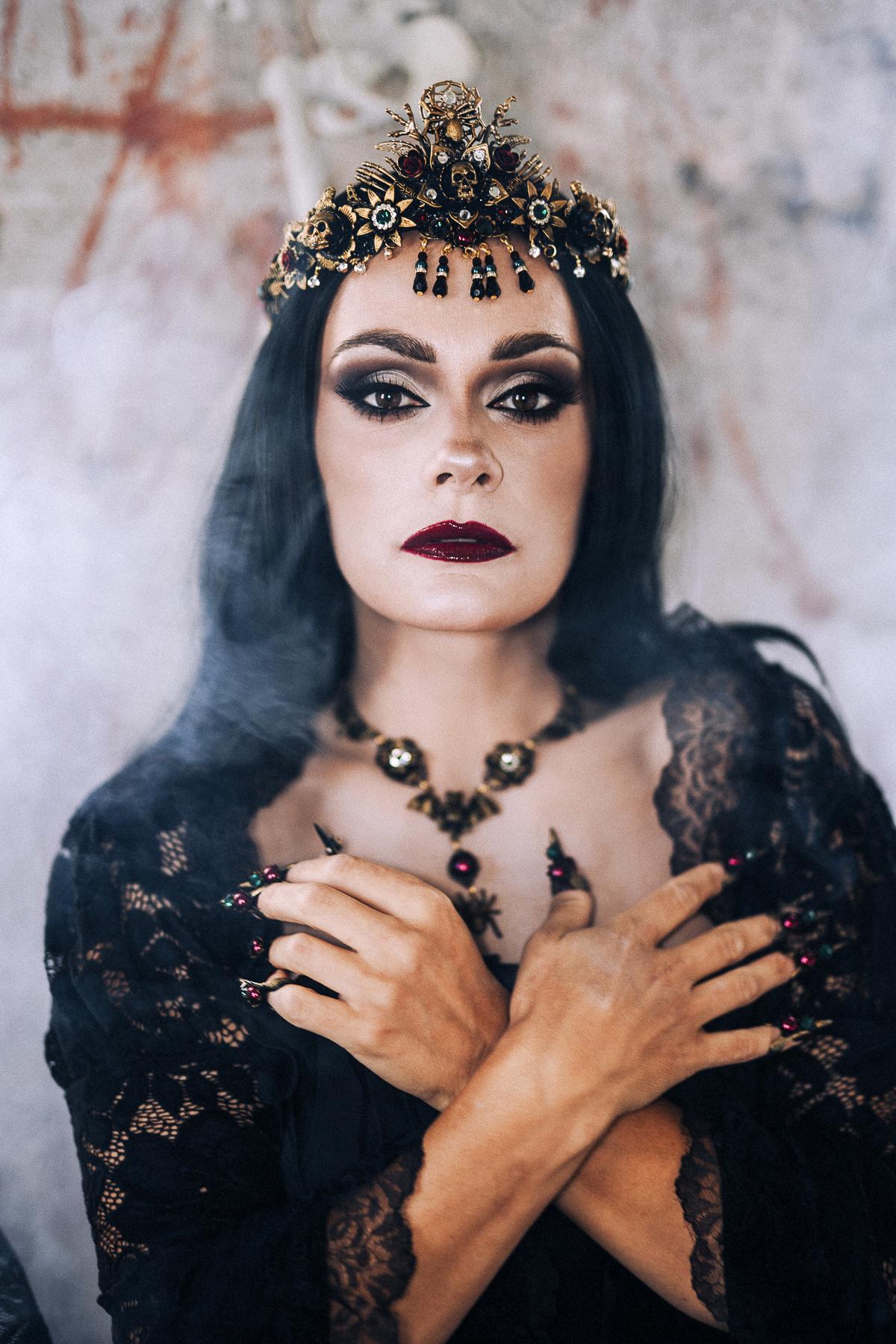 Gothic Morticia Addams Finger Claws Black Gold Red Crystals Skull Spider Dark Queen Accessories